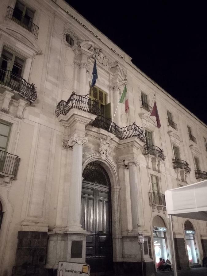 Suite Il Letto Sotto Il Tetto Катания Экстерьер фото